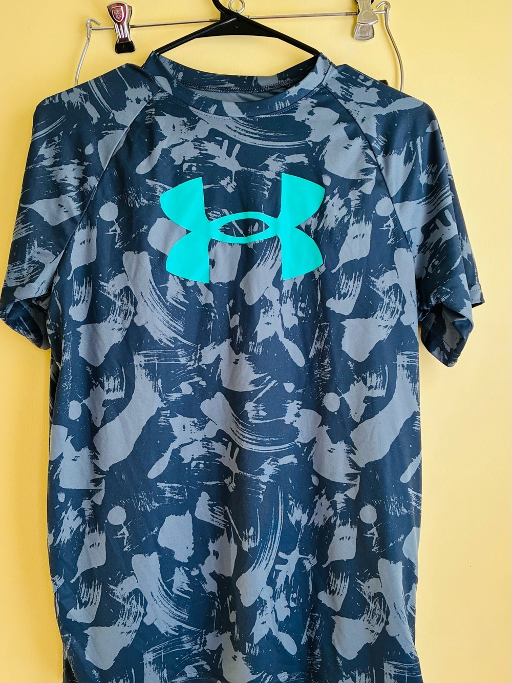 Under Armour Men’s Teal Logo Blue Camo Short Sleeve Tee